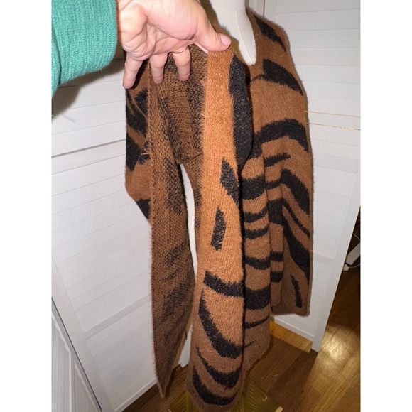 Do Everything In Love Brown Black Tiger Stripe Fuzzy Poncho One Size - Picture 4 of 7